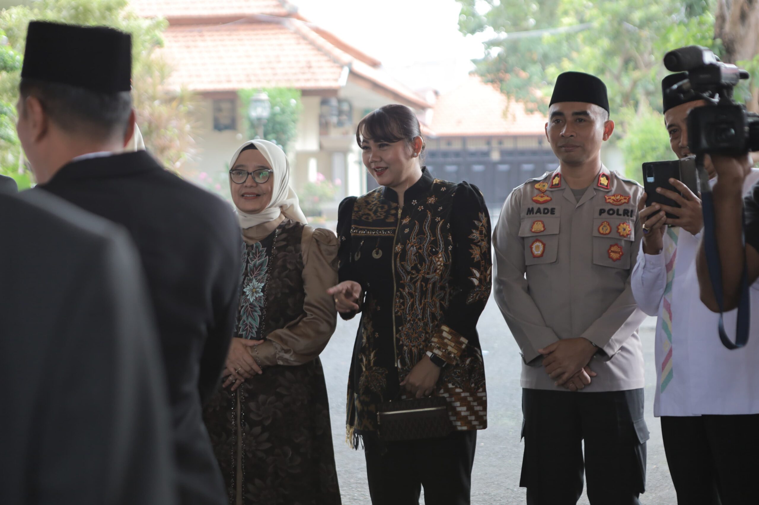 Wakapolres Lamongan Hadiri Ngunduh Mantu & Isbat Nikah Massal Terpadu Kabupaten Lamongan Tahun 2025